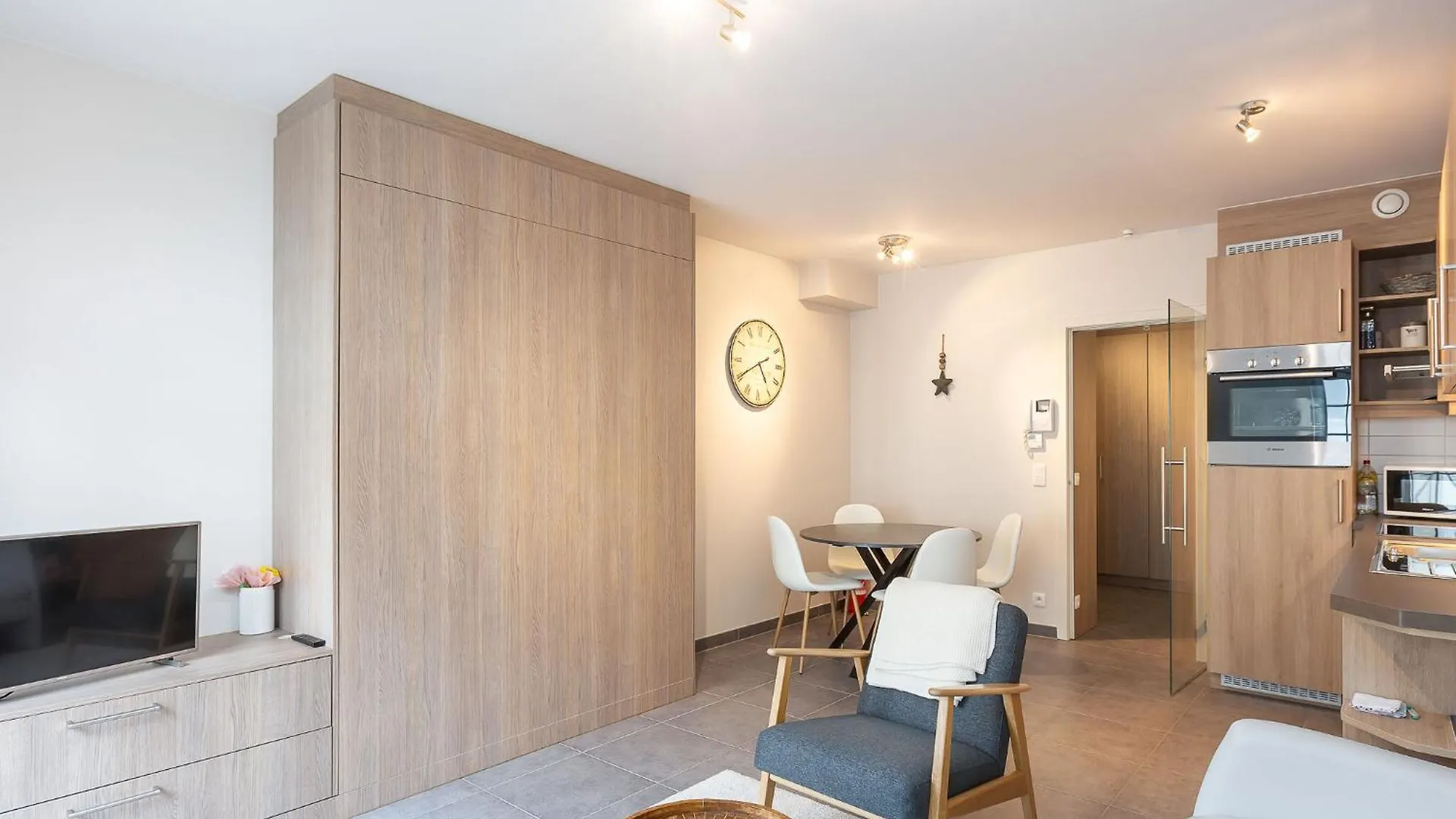 Studio Located On The 2Nd Floor Westende