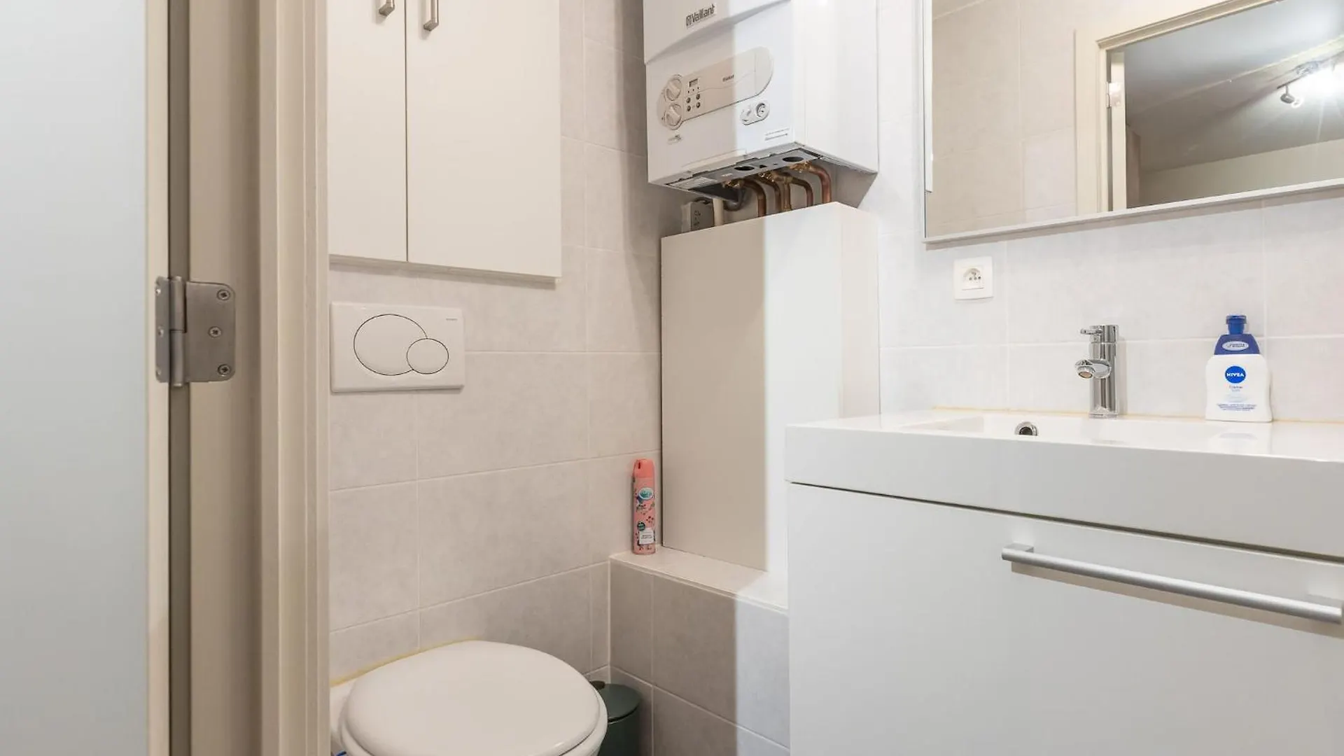 Studio Located On The 2Nd Floor Westende 0*,